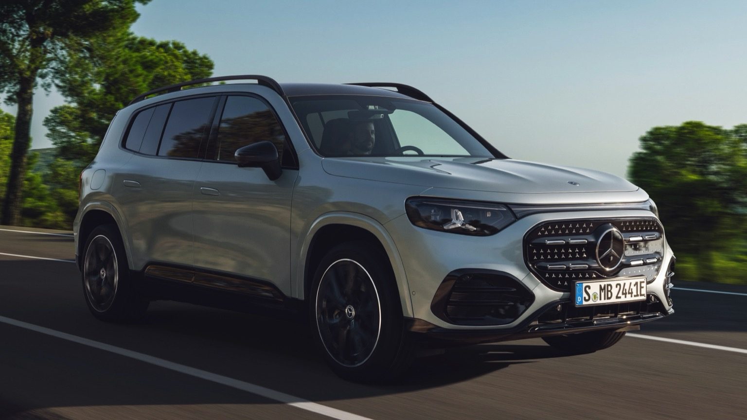 Mercedes-Benz GLB 250: 527 km WLTP ve 272 PS Motor - fotoğraf 1