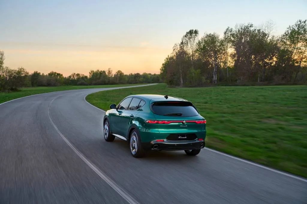 Alfa Romeo Tonale Incelemesi: Benzinli SUV Ne Sunuyor? - fotoğraf 1