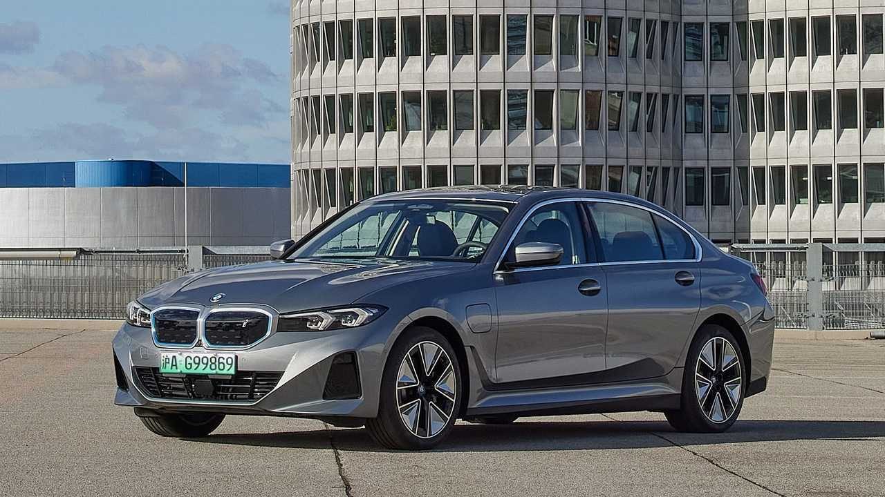 2026 BMW i3 eDrive35L Elektrikli Sedan Türkiye’de Satışta mı? - fotoğraf 1