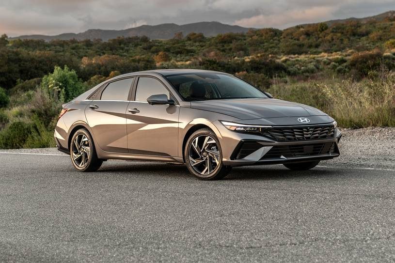 2026 Hyundai Elantra Benzinli Alınır mı? Sedanı Yakından Tanıyın - fotoğraf 1