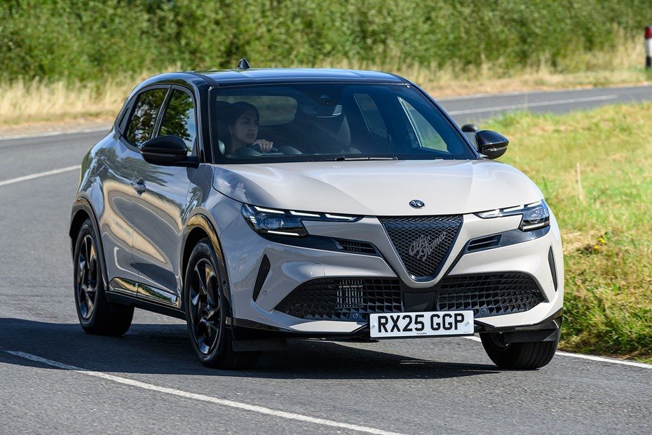 2026 Alfa Romeo Junior Ibrida Hibrit Alınır mı, Neler Sunuyor? - fotoğraf 1