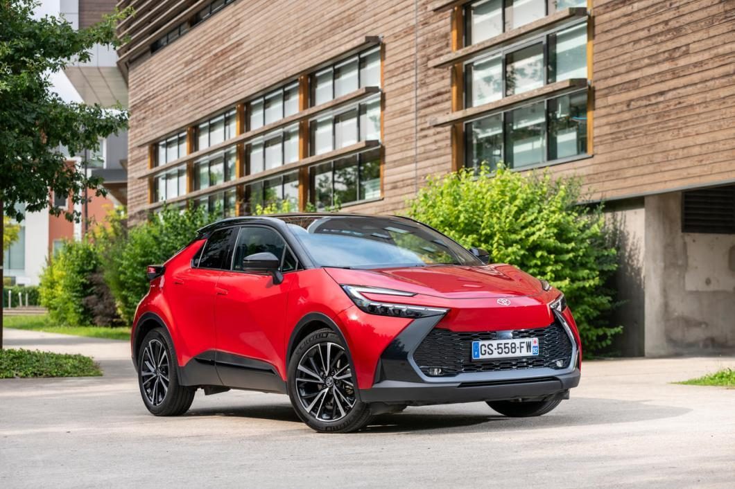 2026 Toyota C-HR Hibrit Alınır mı, Düzeltmeler Ne Anlama Geliyor? - fotoğraf 1