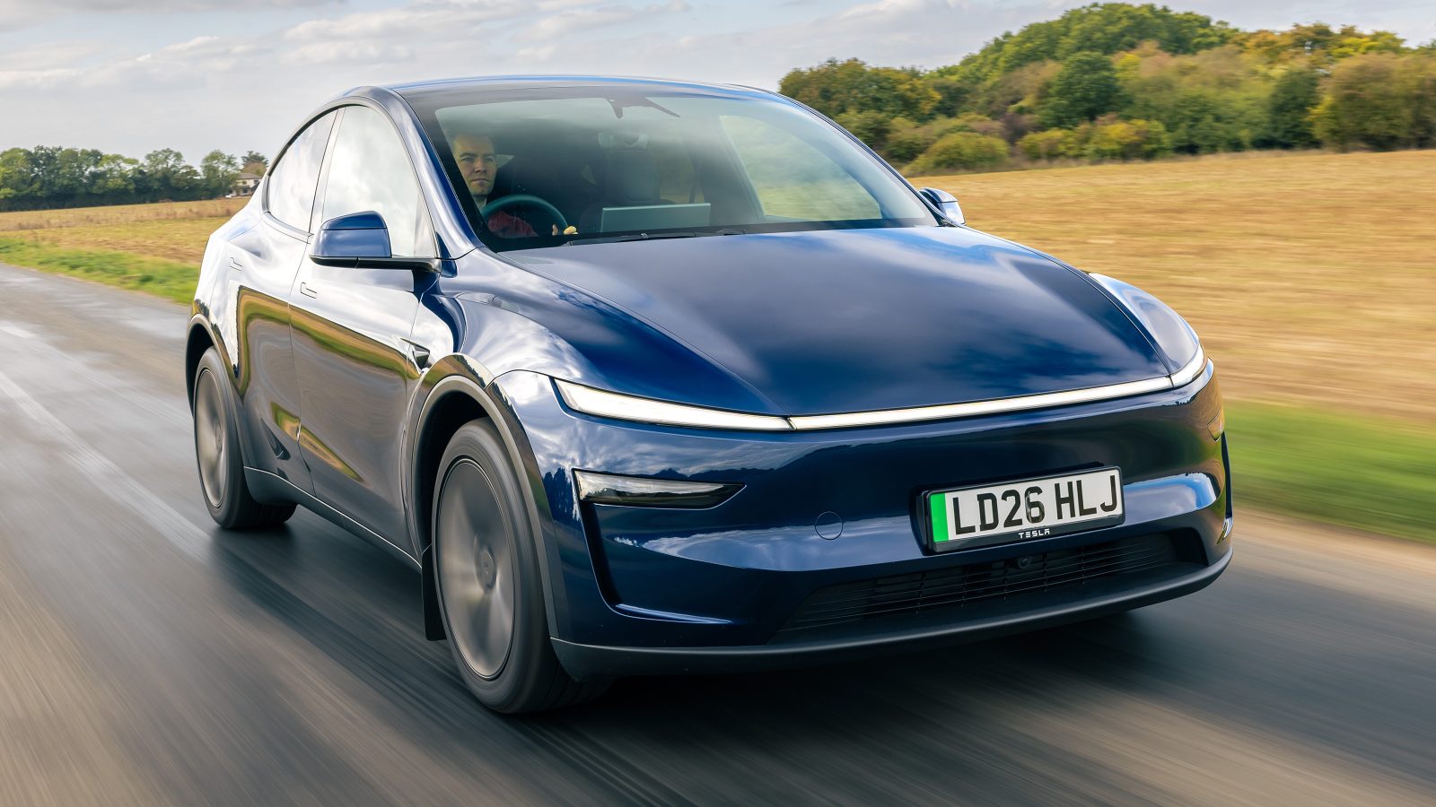 2026 Tesla Model Y Elektrikli SUV Alınır mı, Yenilenen Özellikleri Neler? - fotoğraf 1