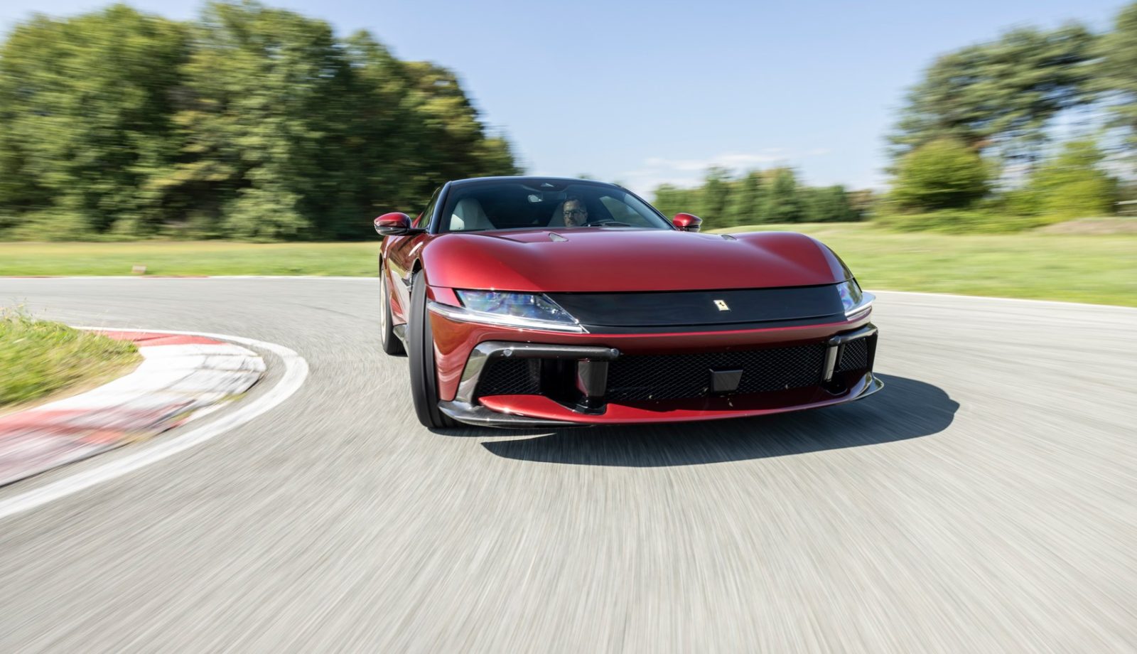 2026 Ferrari 12Cilindri Manuale Benzinli Sürüşte Neler Sunuyor? - fotoğraf 1