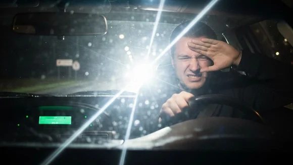 Gece Sürüşünde Far Kamaşması Sürücüleri Nasıl Etkiliyor? - fotoğraf 1