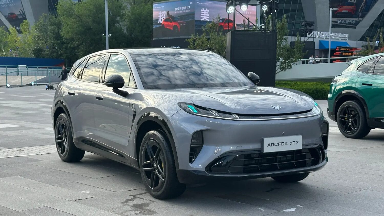 2026 Arcfox Alpha T7 Elektrikli SUV Türkiye’ye Gelecek mi? - fotoğraf 1