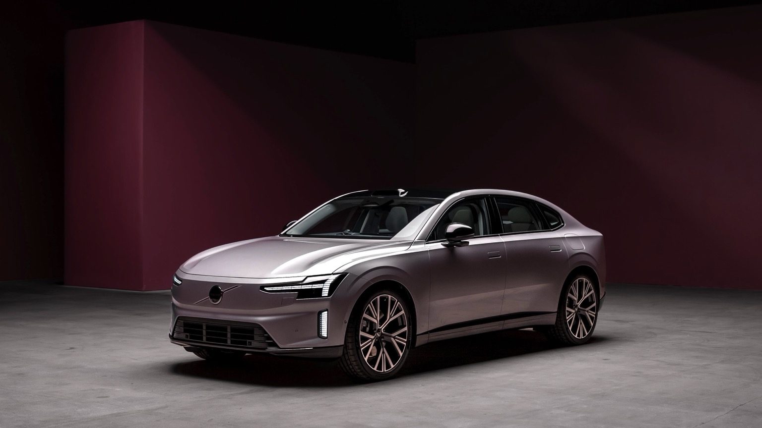 Volvo ES90 İncelemesi: Sessiz Lüksün Elektrik Yorumu - fotoğraf 1