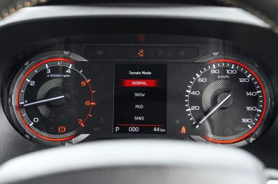 Mahindra Thar OG Yenilendi: Jeep Wrangler'a Benzeyen Off-Road SUV - fotoğraf 8