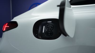 Mercedes-Benz C 300 4MATIC: Yeni Nesil Elektrikli C-Serisi Kapıda - fotoğraf 47