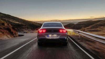 Mercedes-Benz C 300 4MATIC: Yeni Nesil Elektrikli C-Serisi Kapıda - fotoğraf 9