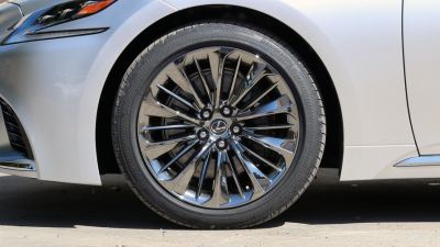 Lexus LS 500: Twin-Turbo V6 Gücüyle Lüksün Zirvesinde - fotoğraf 10