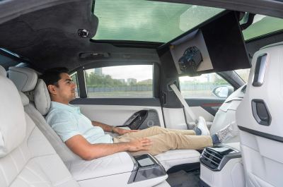 BMW i7 50 xDrive İncelemesi: 728 km Menzil ve 8K Arka Ekran - fotoğraf 10