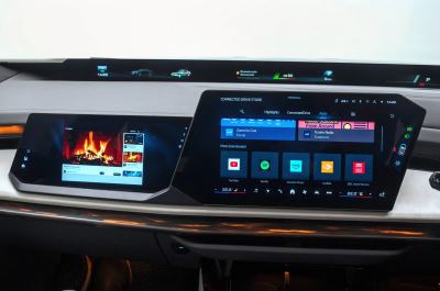 BMW i7 50 xDrive İncelemesi: 728 km Menzil ve 8K Arka Ekran - fotoğraf 11