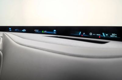 BMW i7 50 xDrive İncelemesi: 728 km Menzil ve 8K Arka Ekran - fotoğraf 9