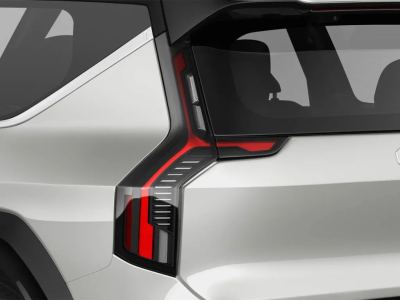 Kia EV9 İncelemesi: 563 km WLTP Menzil, 800V Şarj ve 6/7 Koltuklu SUV - fotoğraf 37