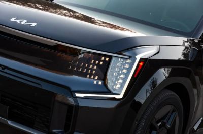 Kia EV9 İncelemesi: 563 km WLTP Menzil, 800V Şarj ve 6/7 Koltuklu SUV - fotoğraf 6