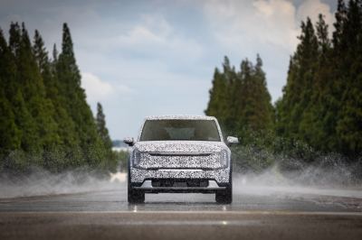 Kia EV9 İncelemesi: 563 km WLTP Menzil, 800V Şarj ve 6/7 Koltuklu SUV - fotoğraf 76
