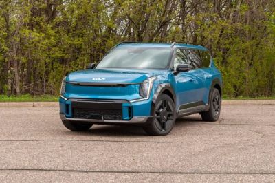 Kia EV9 İncelemesi: 563 km WLTP Menzil, 800V Şarj ve 6/7 Koltuklu SUV - fotoğraf 9