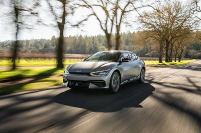 Kia EV6 İncelemesi: 428 km WLTP Menzil, 800V Şarj ve Türkiye Donanımı - fotoğraf 12
