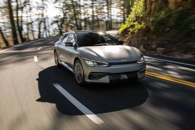 Kia EV6 İncelemesi: 428 km WLTP Menzil, 800V Şarj ve Türkiye Donanımı - fotoğraf 13