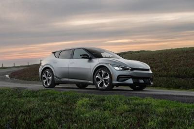 Kia EV6 İncelemesi: 428 km WLTP Menzil, 800V Şarj ve Türkiye Donanımı - fotoğraf 14