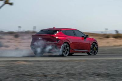 Kia EV6 İncelemesi: 428 km WLTP Menzil, 800V Şarj ve Türkiye Donanımı - fotoğraf 18