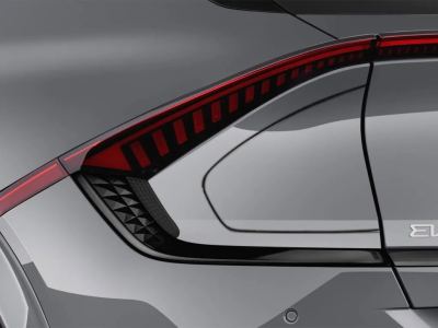 Kia EV6 İncelemesi: 428 km WLTP Menzil, 800V Şarj ve Türkiye Donanımı - fotoğraf 78