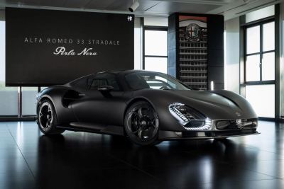 Alfa Romeo 33 Stradale Perla Nera: Tek Örnek Siyah Süper Otomobil - fotoğraf 3