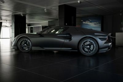 Alfa Romeo 33 Stradale Perla Nera: Tek Örnek Siyah Süper Otomobil - fotoğraf 6
