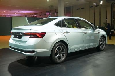 Yeni Skoda Slavia Makyajı: Özellikleri, Motoru ve 8 İleri Otomatiği - fotoğraf 6