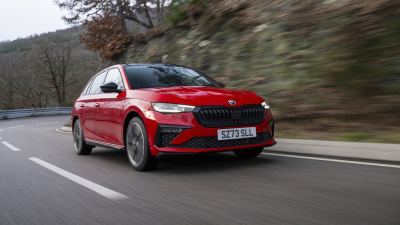 Skoda Scala İncelemesi: 1.0 TSI, 1.5 TSI ve Türkiye Donanımları - fotoğraf 1