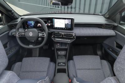Renault 4 E-Tech: Şehirde Pratik, Uzun Yolda Yeterli mi? - fotoğraf 3