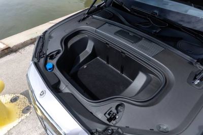 Mercedes-Benz C-Serisi Elektrikli: Güç, Menzil ve Şarj - fotoğraf 11