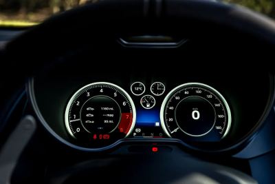 Alpine A110: Hafifliğiyle Öne Çıkan Spor Otomobil İncelemesi - fotoğraf 13
