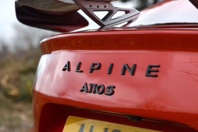 Alpine A110: Hafifliğiyle Öne Çıkan Spor Otomobil İncelemesi - fotoğraf 11