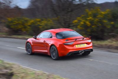 Alpine A110: Hafifliğiyle Öne Çıkan Spor Otomobil İncelemesi - fotoğraf 3