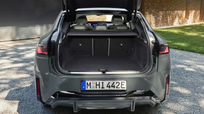 BMW iX4 2027: 828 km Menzil ve Neue Klasse Teknolojisi - fotoğraf 16