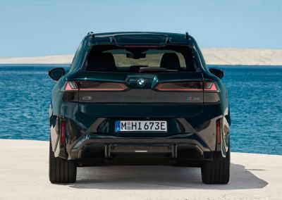 BMW iX3 M60 xDrive: 612 bg ve 754 km Menzil - fotoğraf 1
