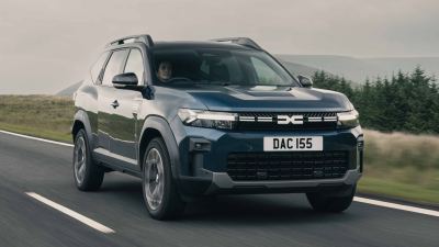 Dacia Bigster İncelemesi: Hibrit Motor ve 677 Litre Bagaj - fotoğraf 1