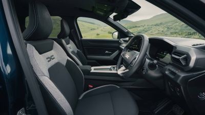 Dacia Bigster İncelemesi: Hibrit Motor ve 677 Litre Bagaj - fotoğraf 6