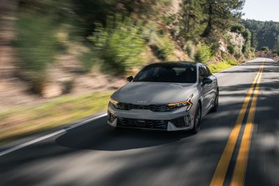 Yeni Kia K5 özellikleri, motoru ve yakıt tüketimi nasıl? - fotoğraf 1