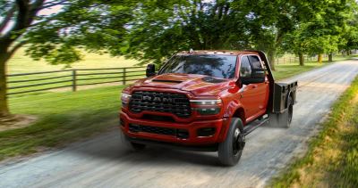 2027 Ram Chassis Cab Night Edition Benzinli mi Dizel mi? - fotoğraf 1