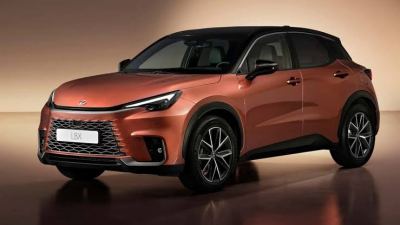 Lexus LBX fotoğraf 1