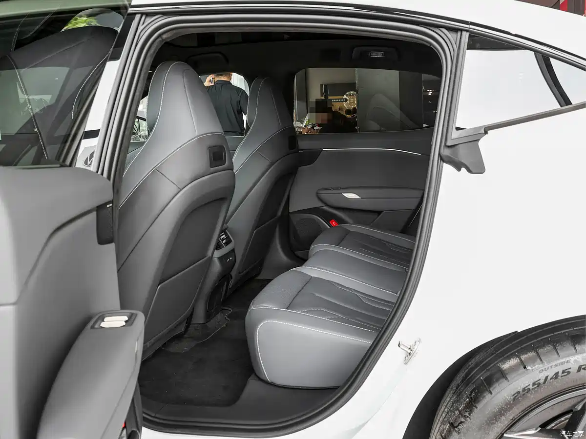 Volkswagen ID. Unyx 09: Uzun Menzil ve 5C Hızlı Şarj Teknolojisiyle Geliyor - fotoğraf 6