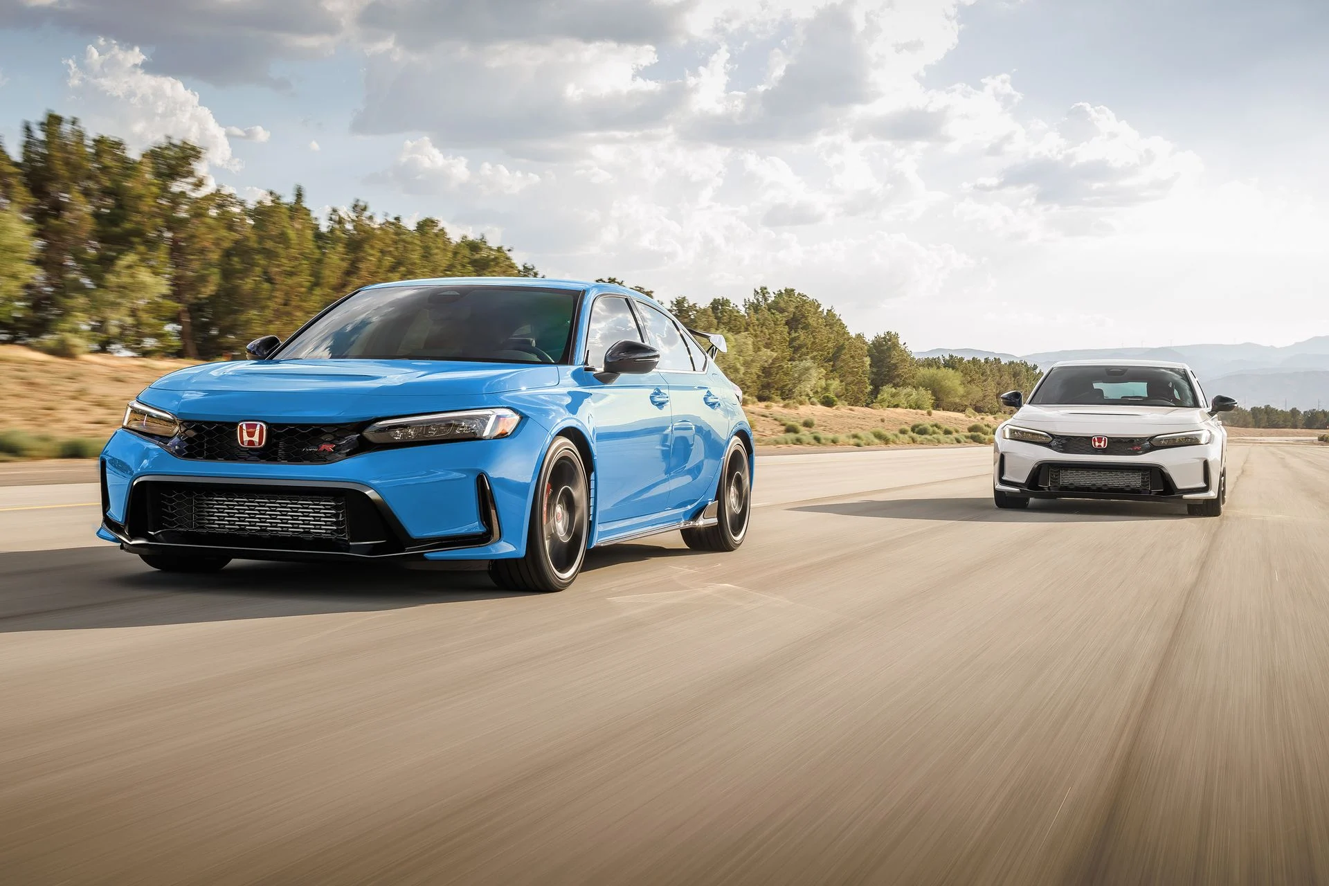 2027 Honda Civic Type R Türkiye’ye Gelecek mi? Yenilenen Hot Hatch 2027 Honda Civic Type R hareket hâlinde