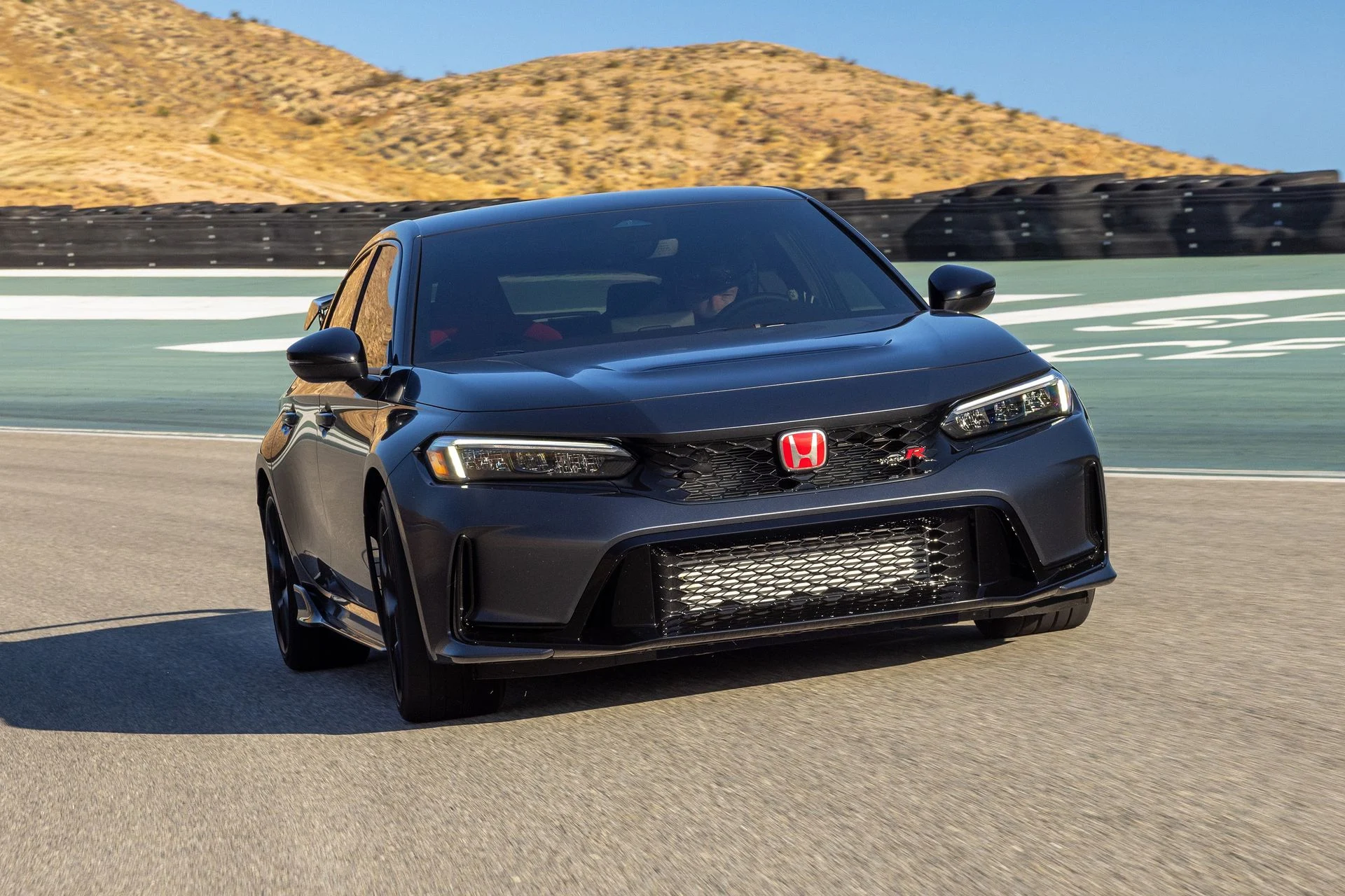 2027 Honda Civic Type R Türkiye’ye Gelecek mi? Yenilenen Hot Hatch 2027 Honda Civic Type R ön görünüm