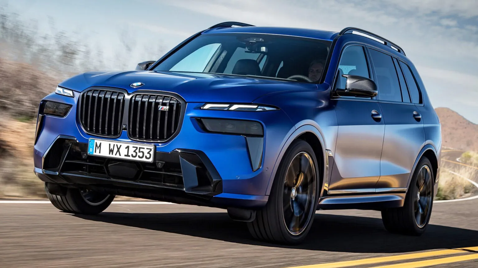 BMW X7 önden üç çeyrek görünüm