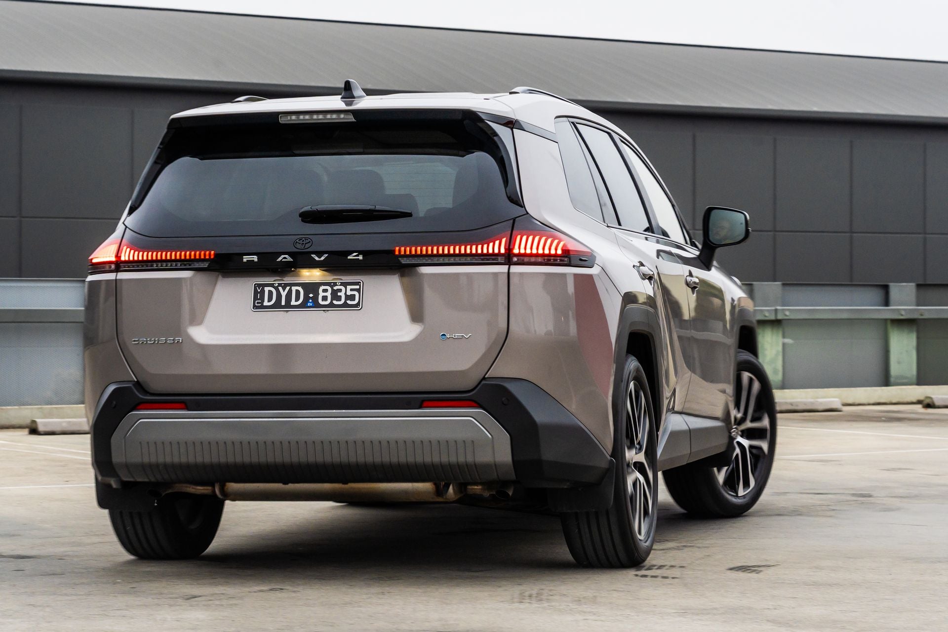 Toyota RAV4 Cruiser arka görünüm