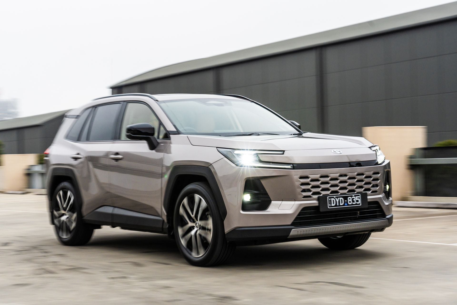 Toyota RAV4 Cruiser dış cephe görünümü