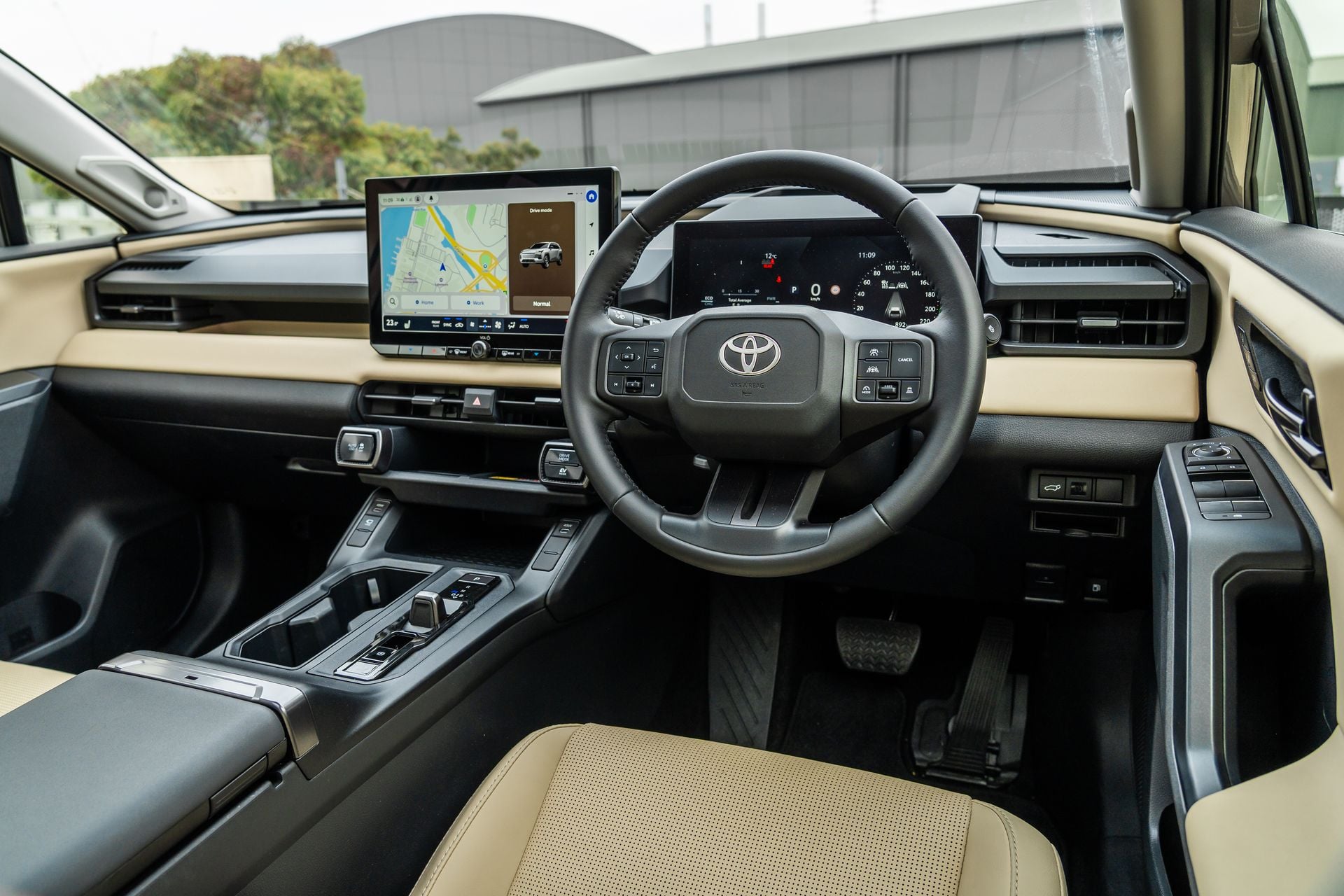 Toyota RAV4 Cruiser sürücü kokpiti